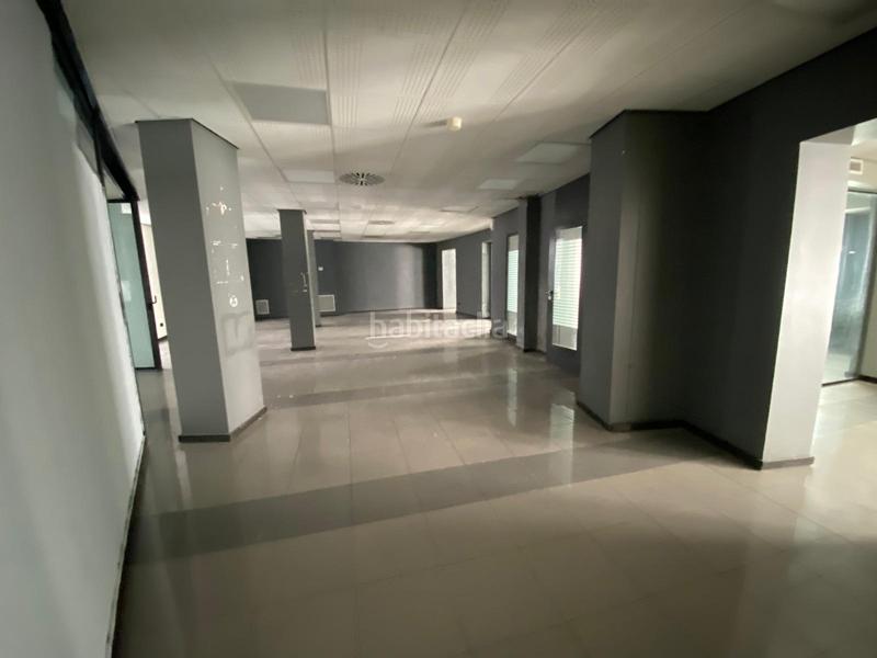 Foto f337c7ac-ce39-4560-a600-d53d51e27ea1. Location local commercial dans Torelló