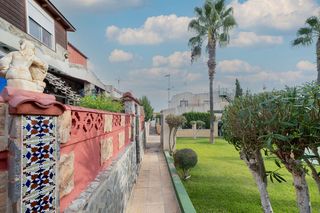 Doppelhaus  Ur  lago jardín. Solvia inmobiliaria  chalet adosado torrevieja