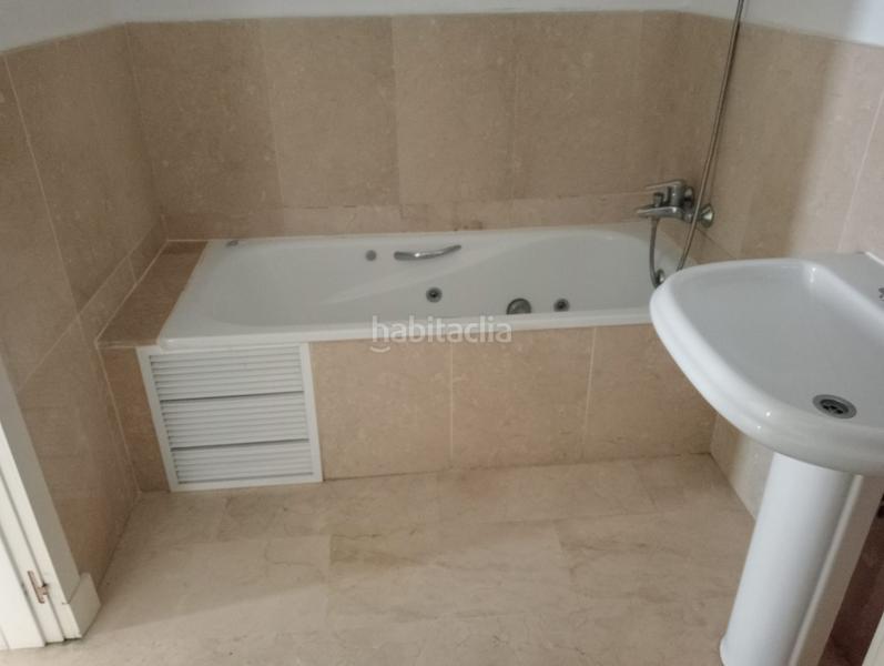 Foto 42a27fac-1b38-423c-9551-bc284359e744. Apartament amb aparcament piscina a El Castillo Manilva