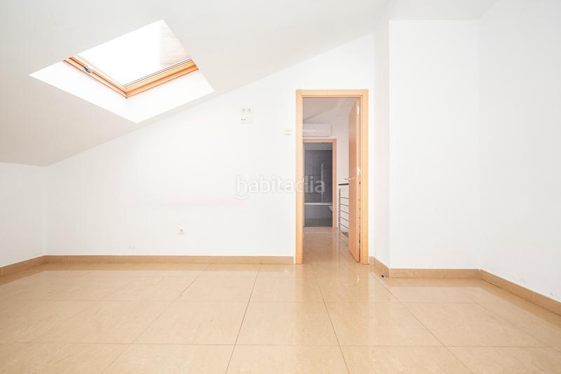 Foto 19e7e32f-77c9-4d57-9b4e-3a7f0a2e5a7d. Dúplex solvia inmobiliaria dúplex en Font dels Capellans - Sagrada Familia Manresa