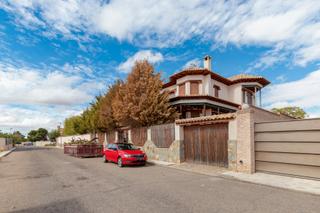 Chalet  C/ tulipanes. Solvia inmobiliaria  chalet independiente guadamur