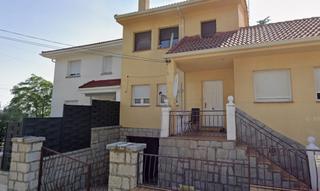 Chalet  C/ la mora. Solvia inmobiliaria  casa collado mediano