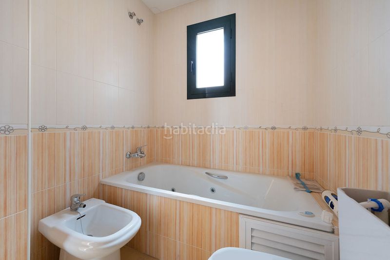 Foto b0b5e103-c4c1-48b2-be28-cb7ef4e21eef. Casa aparellada a El Limonar Vélez - Málaga