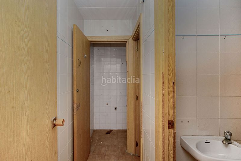 Foto b9dea39d-9c69-4948-9eee-6a8c8996fe9a. Local comercial a Fenals Lloret de Mar