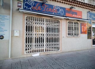 Affitto Locale commerciale  Av de california. Solvia inmobiliaria  locales montroig del camp
