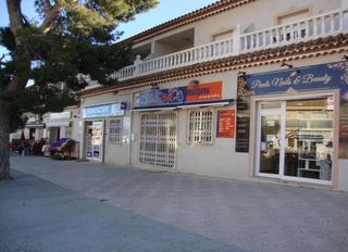 Lloguer Local Comercial  Av de california. Solvia inmobiliaria  locales montroig del camp