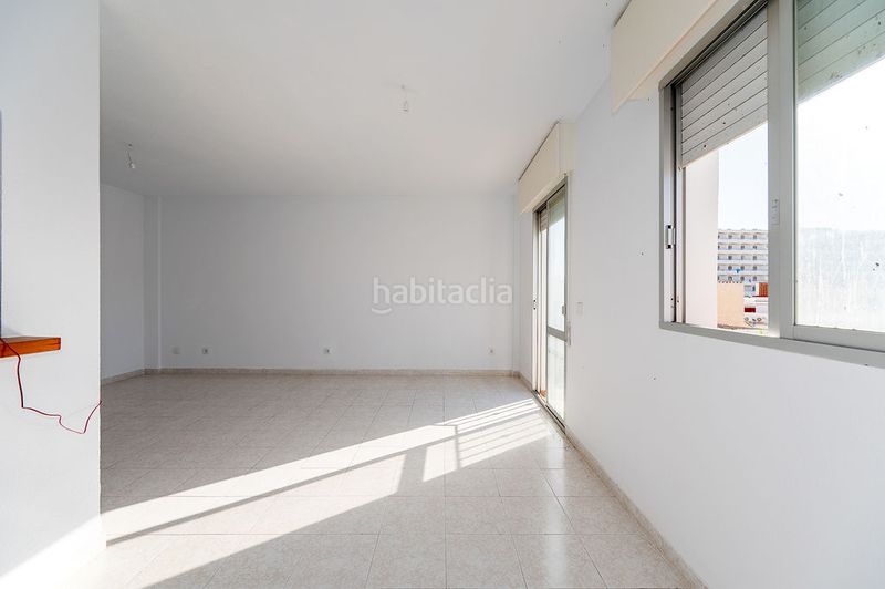 Foto e06a8455-390d-426d-b414-b49a3128dbc7. Pis a El Bajondillo Torremolinos