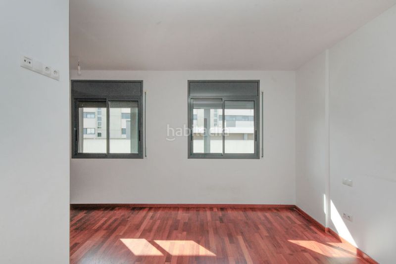 Foto cced1d45-93a3-4b84-80de-5063cdd95d71. Duplex in Centre Viladecans