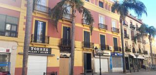 Edificio  Constitucion, de la. Edificio con varios pisos en el centro de almuñecar ideal invers