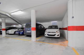 Parking coche  Calle maria auxiliadora. Piso y garaje en la entrada de las gabias