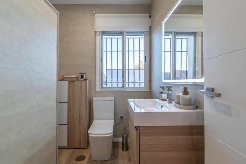 Foto b2d6fccf-5134-4911-a1b0-98e6d6e54142. Chalet preciosa casa totalmente reformada en suspiro del moro, en Otura