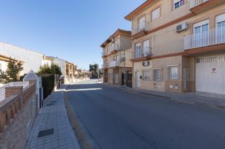 Semi detached house in Iznalloz. Casa adosada en iznalloz