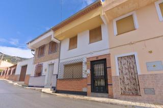 Reihenhaus  Calle grupo paz, calle sifones. Casa y nave en alomartes