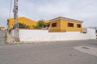 Chalet  Calle guadix. Magnífico chalet de 1000 m2 con  295 m2 construidos, piscina, ja