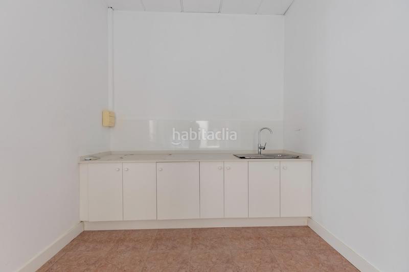 Foto 16c47e88-aa03-4360-8190-a90c3b6e8e34. Local comercial a calle calle de miguel hernández 1 a Maracena