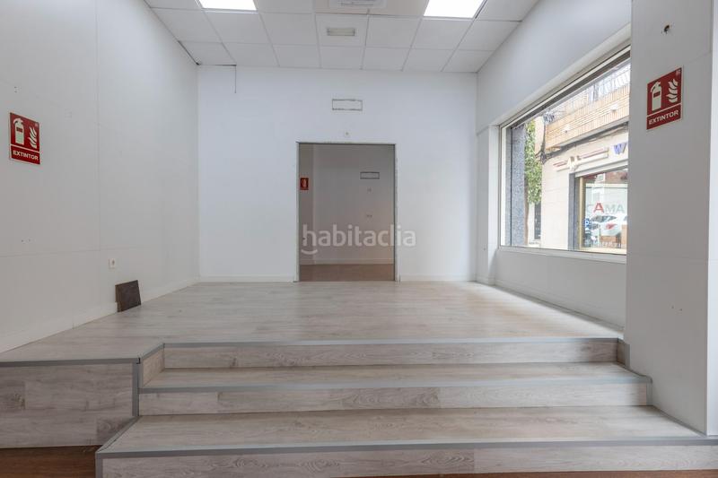 Foto ea784045-dfc9-42b0-917b-a9ce61ccc927. Local comercial a calle calle de miguel hernández 1 a Maracena