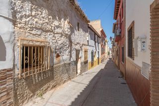 Haus  Calle higueras. Increíble oportunidad en el centro de la zubia