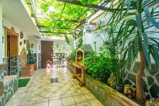 Maison jumelée  Carretera de málaga. Casas de dos plantas con garaje y patio reformado en bobadilla