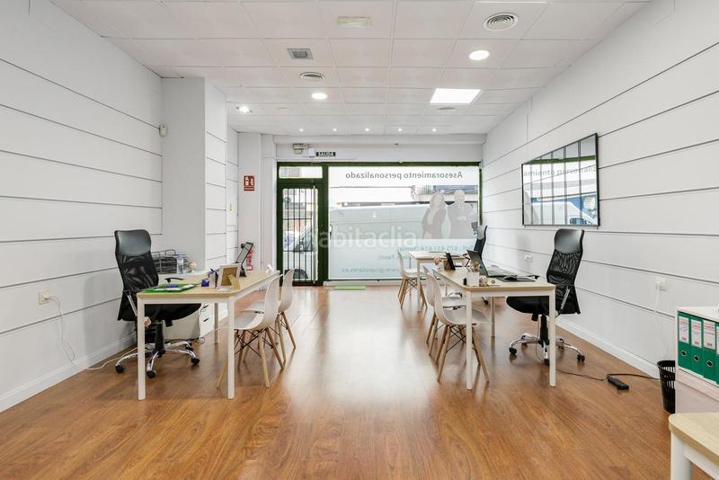 Foto 63661ae9-8c00-4eea-bef1-c3ac56c916ad. Rent business premise in azorin 3 in Camino de Ronda Granada