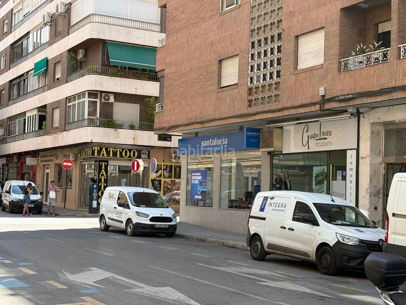 Foto ee2fb688-118e-482b-88b1-0f048948ff36. Rent business premise in azorin 3 in Camino de Ronda Granada