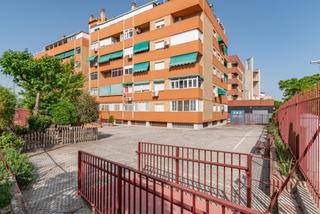 Piso  Calle isla cristina. Piso con plaza de garaje junto al carrefour