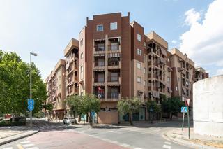 Appartement à Calle del periodista francisco javier cobos 18. Piso en urbanización con piscina en zona periodistas junto a ave