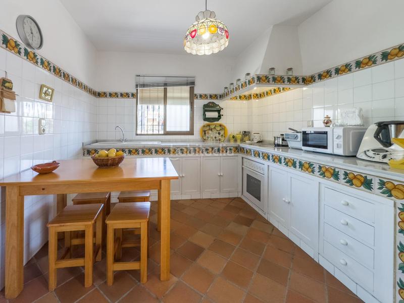 Foto 6a9fb2fc-6fa2-4e55-b722-8b8a31f164d1. Chalet en calle pinsapo (cub) 2 chalet independiente en la prestigiosa urbanizacion pantano de cubillas en Albolote