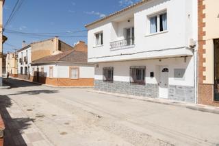 Casa adossada a Plaza de la constitución 5. Comodidad calidad y ubicacion perfecta tu nueva casa