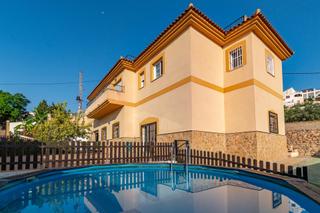 Casa  Cerrillo (gua). Exclusivo chalet con impresionantes vistas al mar y la montaña.