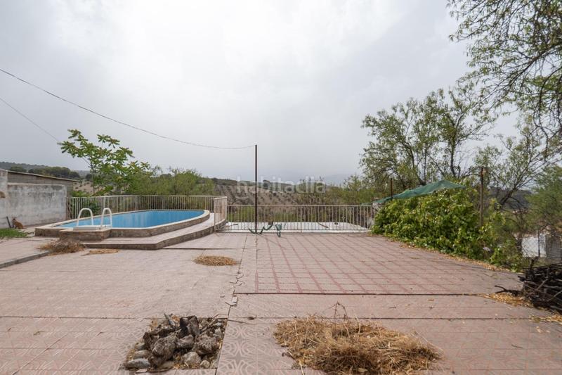 Foto a2d48154-d575-4d44-a484-804470cb5a35. Chalet en camino de la barrera (far) 58 el Fargue 2000 metros de parcela segregable con chalet de 178m en tres plantas mas nave de 90 metros en Granada