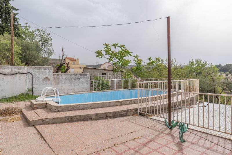 Foto b31489b3-22fa-499f-a640-f5b4866e0210. Chalet en camino de la barrera (far) 58 el Fargue 2000 metros de parcela segregable con chalet de 178m en tres plantas mas nave de 90 metros en Granada