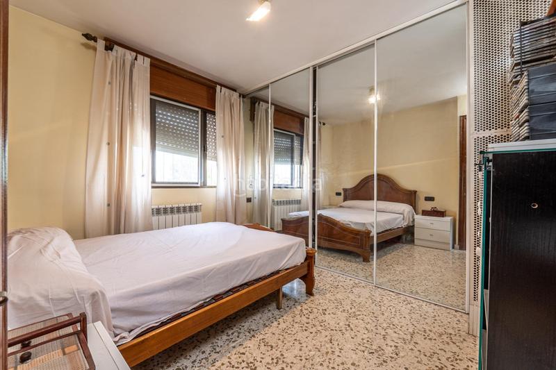 Foto c0d8050a-abcd-4050-9067-991f4d50a48c. Chalet en camino de la barrera (far) 58 el Fargue 2000 metros de parcela segregable con chalet de 178m en tres plantas mas nave de 90 metros en Granada