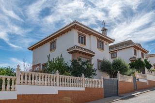 Chalet in Villa de Otura. Exclusivo chalet en venta en otura