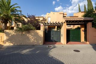 Casa adossada  Calle periodista miguel martínez sánchez. Espectacular casa en granada  oportunidad única