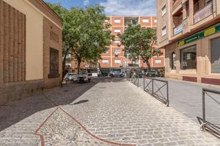 Pis a Calle doctor víctor escribano 4. Piso reformado en zona muy demandada de granadaplaza de toros