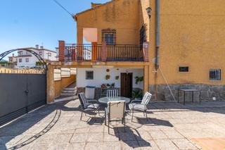 Chalet in Villa de Otura. Chalet independiente en otura