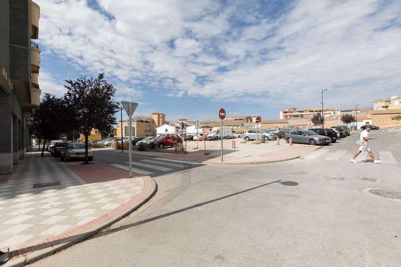 Foto 3b513eb8-ec99-41eb-8ffa-d25825e69da5. Local comercial a calle de comares 34 a Atarfe