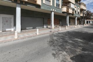 Business premise in Atarfe. Oportunidad en atarfe, local de origen de 222m2