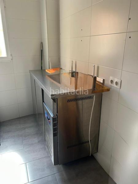 Foto dc437c2d-b427-457e-8e47-45386a1e6532. Location local commercial dans calle ramón y cajal 9 dans Granada