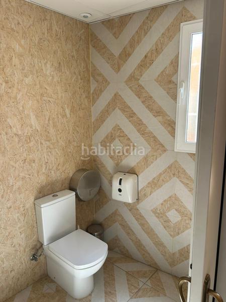 Foto e96861fe-88ec-47b2-bfdd-54b8fb40bdcf. Location local commercial dans calle ramón y cajal 9 dans Granada