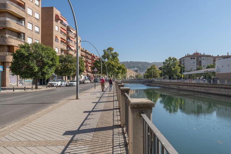 Foto badd8c5c-55d0-4c27-b3e2-7f19118b8a4b. Aparcament cotxe a Fígares Granada