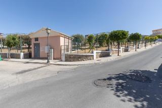 Casa aparellada  Calle de manuel cano tamayo. Casa pareada con piscina, en huétor vega