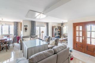 Chalet à Villa de Otura. Tu refugio en la urbanización cortijo de la luz