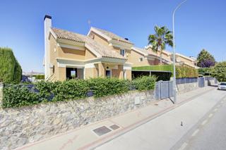 Xalet a Avenida del juncalillo 12. Chalet de lujo en primera linea de campo de golf