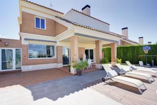 Xalet a Avenida del juncalillo 12. Chalet de lujo en primera linea de campo de golf