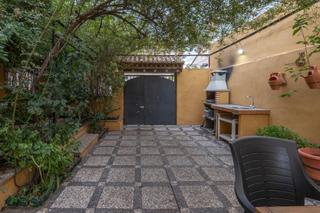 Maison jumelée à Calle de inglaterra 13. Chalet con piscina en los rebites a pocos metros de granada capi