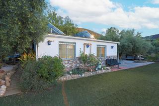 Bauernhof in Barrio de la Vega. Cortijo en el llano de huenes, monachil