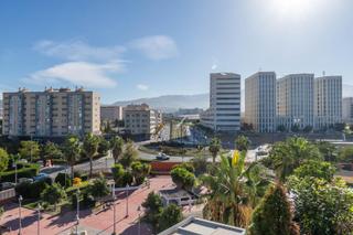Appartement à Calle de federico garcía lorca 6. Impresionante piso en campus de la salud con plaza de garaje vis