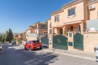 Maison jumelée  Avenida de los almendros. Chalet adosado con piscina y placas solares en el parque de los