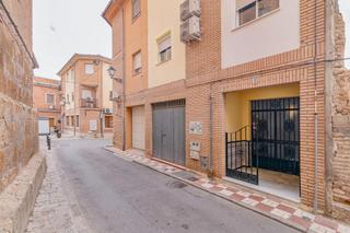 Haus  Calle enmedio. Descubre tu nuevo hogar en el corazón de albolote!